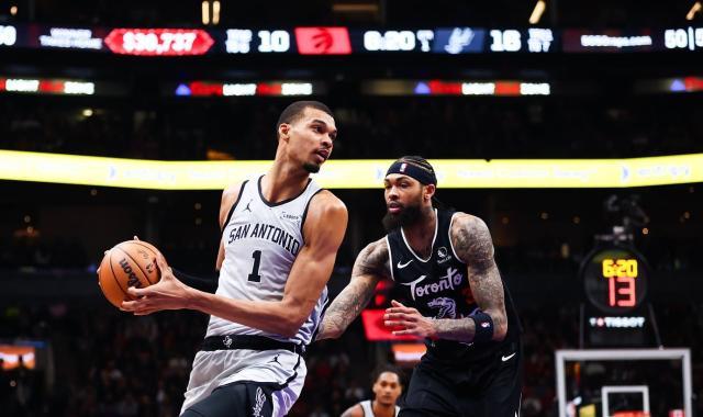 开云下载-剑指西部第一！马刺豪取10连胜：文班封锁内线